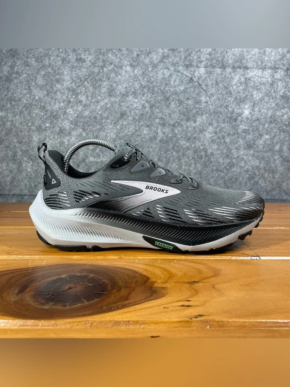 Brooks Ghost Trail Womens Size 9.5 B Gray Black Trail Running Shoes 1204641B037